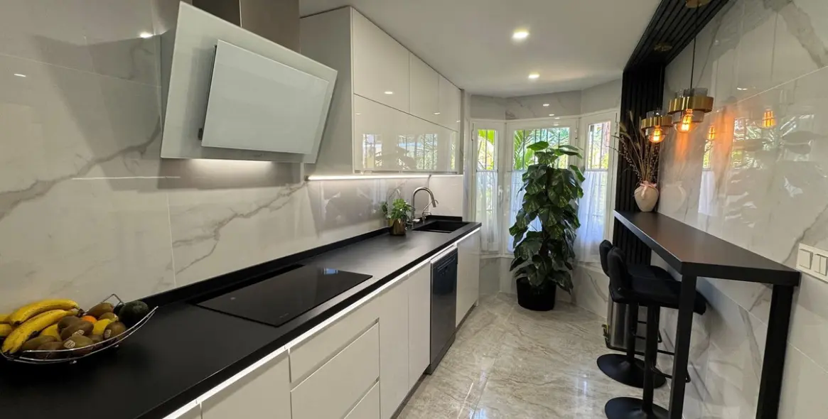 Sale of townhouse in Calahonda 7