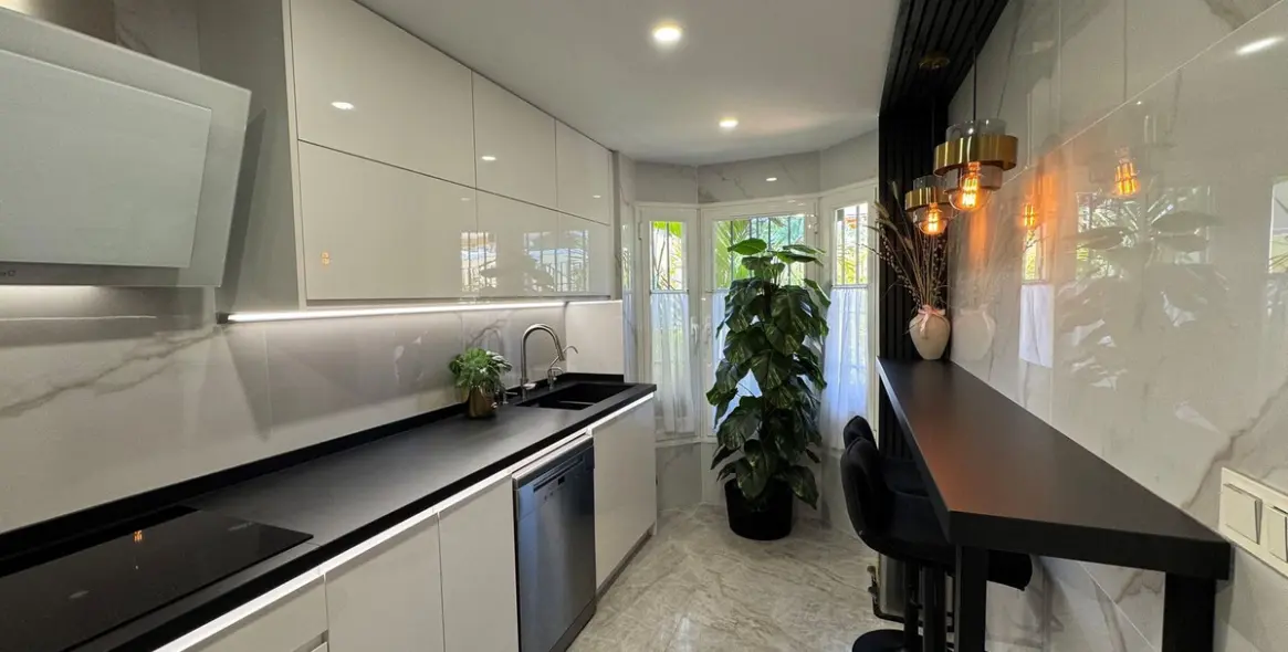 Sale of townhouse in Calahonda 9