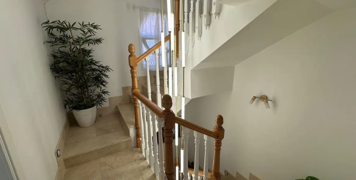 Sale of townhouse in Calahonda 11