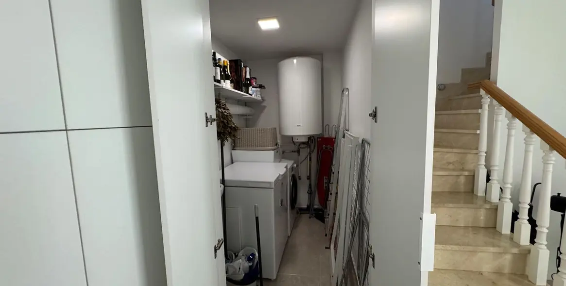 Sale of townhouse in Calahonda 26