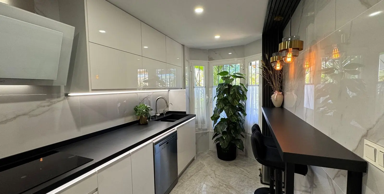 Sale of townhouse in Calahonda 9