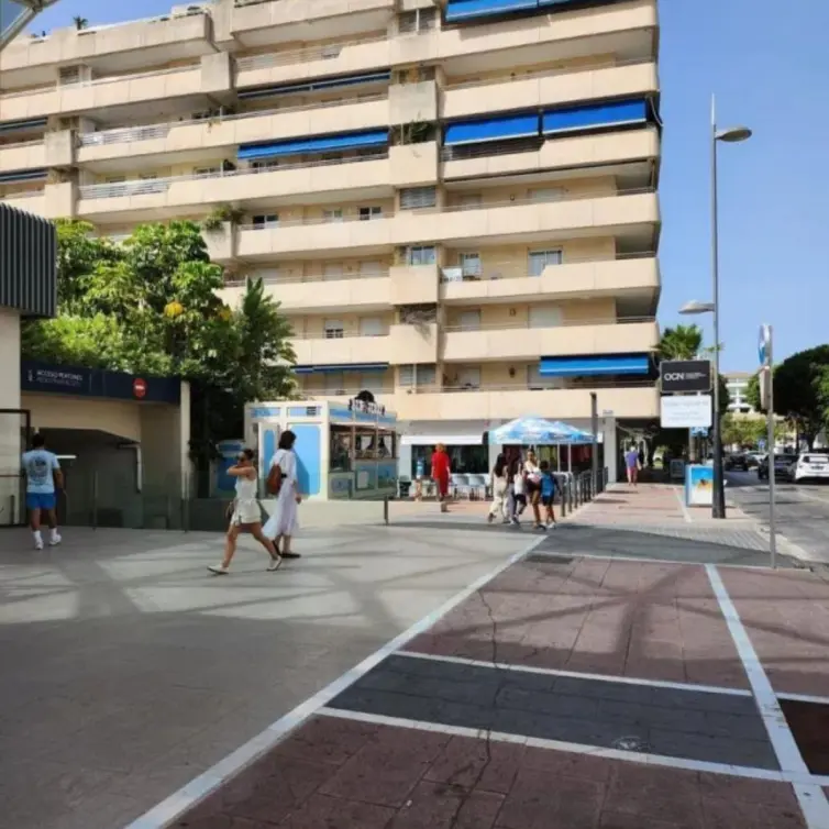 Sale of middle floor apartment in Puerto Banús