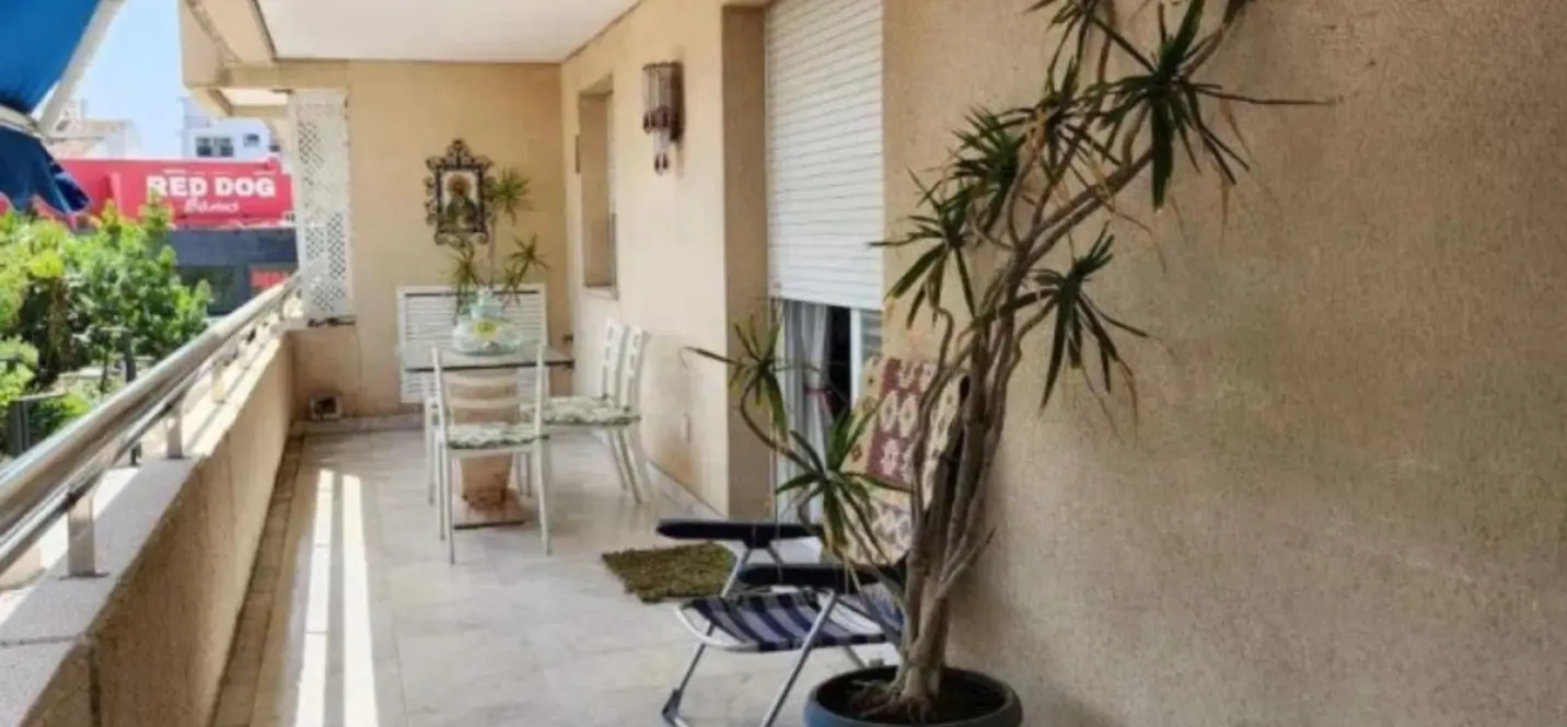 Sale of middle floor apartment in Puerto Banús 1