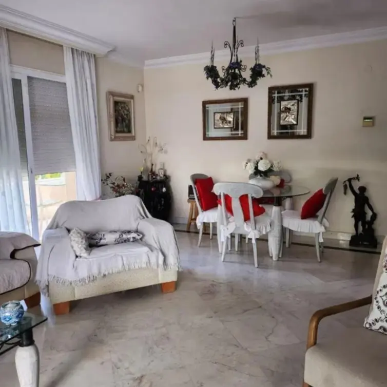 Sale of middle floor apartment in Puerto Banús