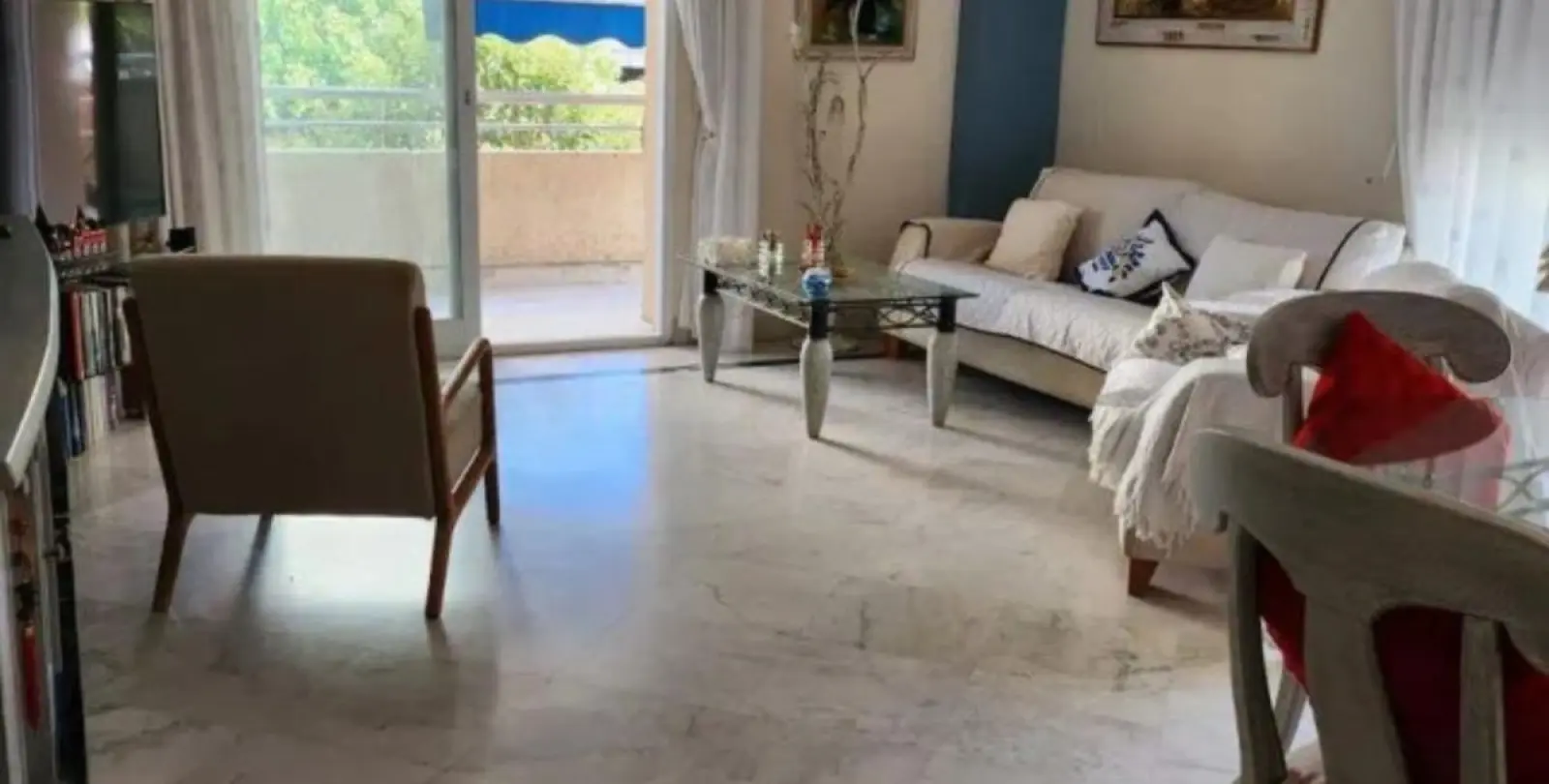 Sale of middle floor apartment in Puerto Banús 4