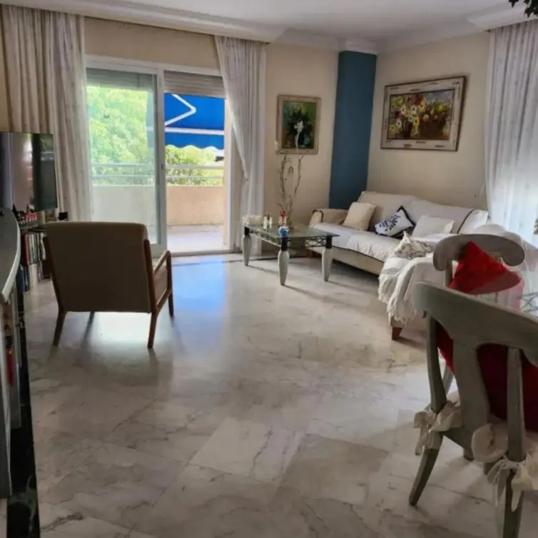 Sale of middle floor apartment in Puerto Banús