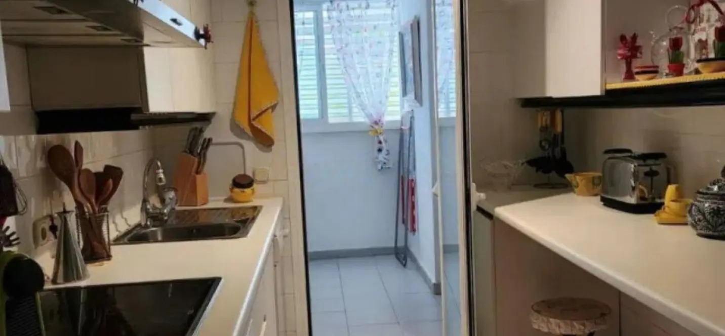 Sale of middle floor apartment in Puerto Banús 4