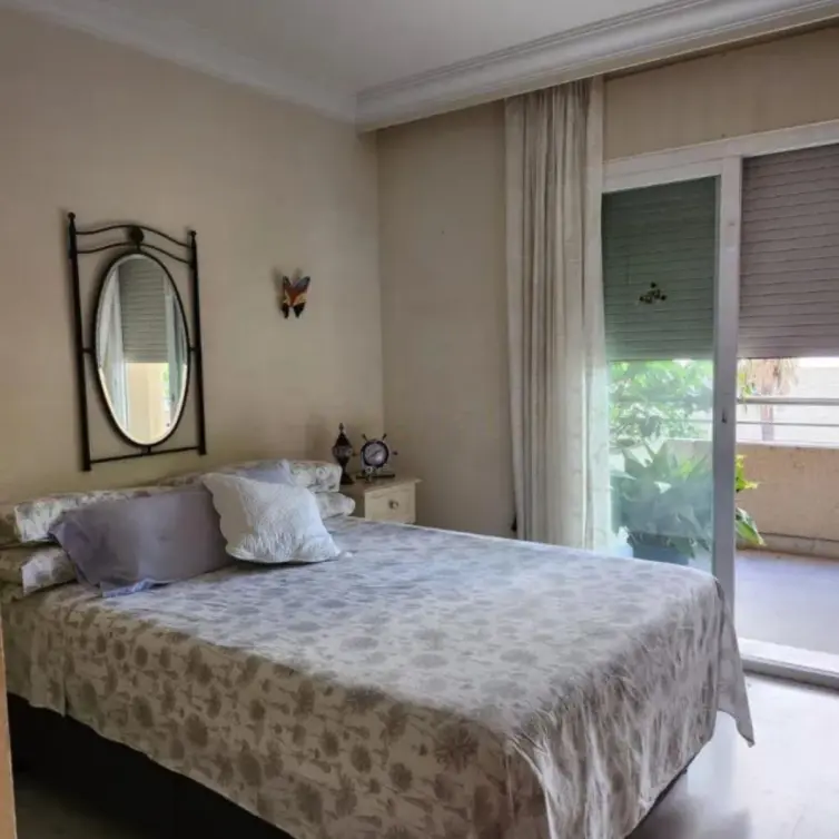 Sale of middle floor apartment in Puerto Banús
