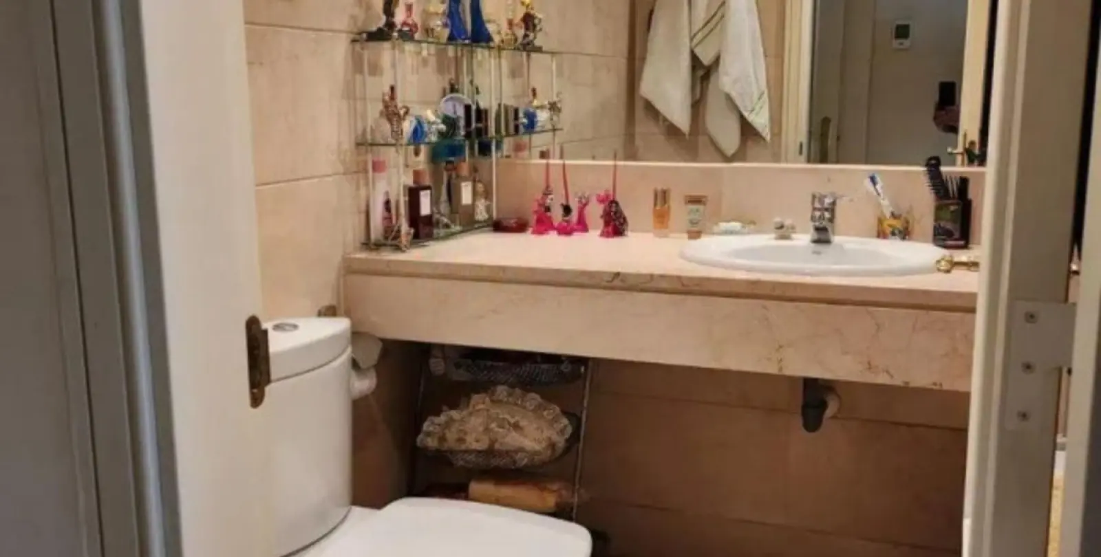 Sale of middle floor apartment in Puerto Banús 8