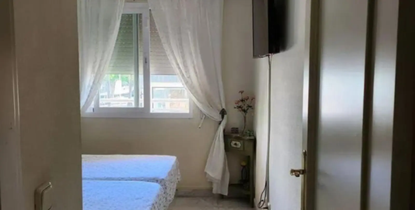 Sale of middle floor apartment in Puerto Banús 12