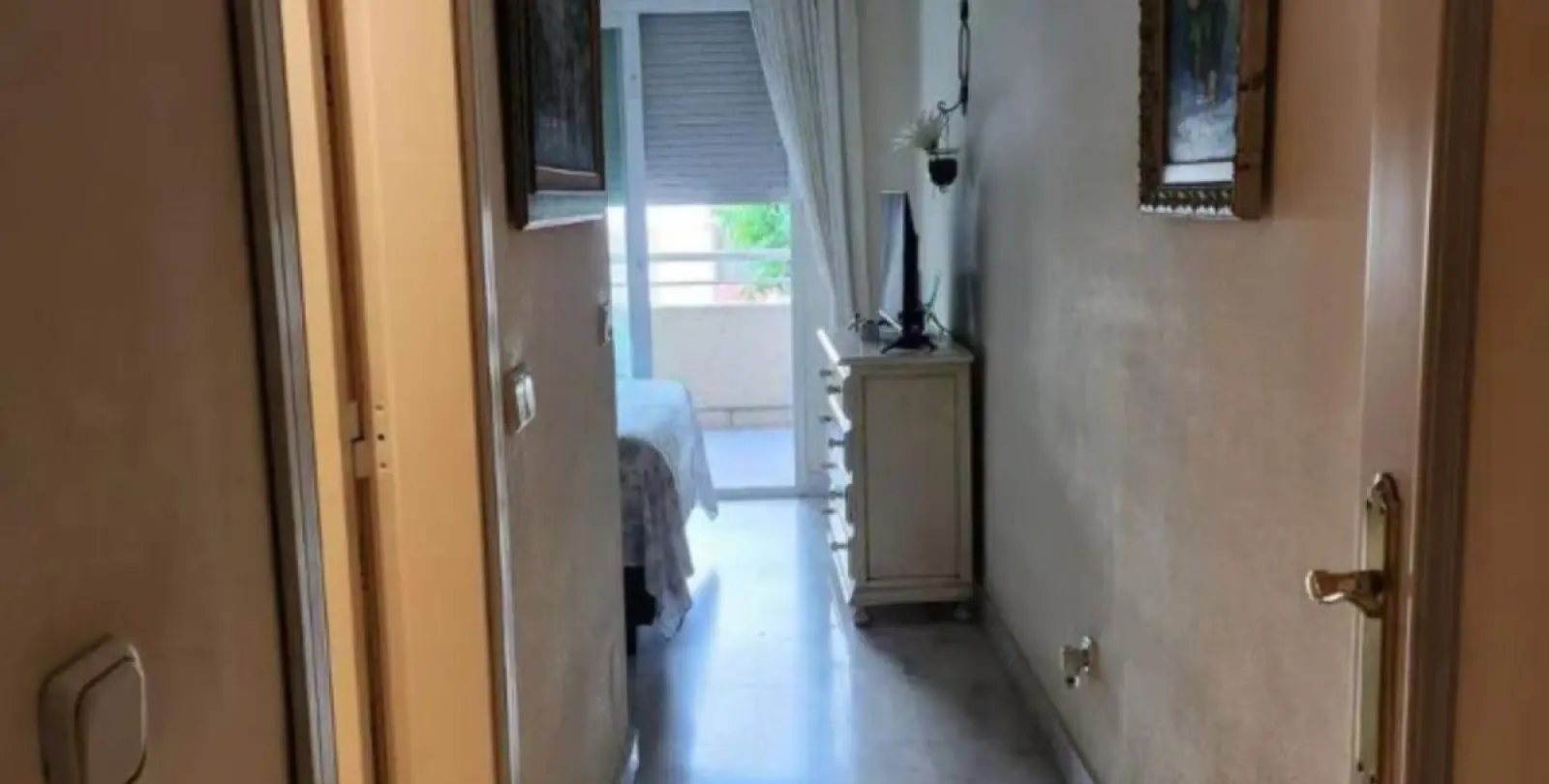 Sale of middle floor apartment in Puerto Banús 13