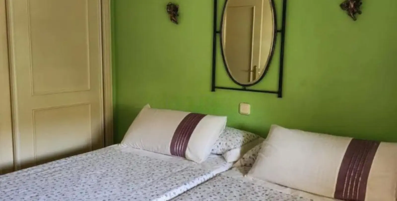 Sale of middle floor apartment in Puerto Banús 14