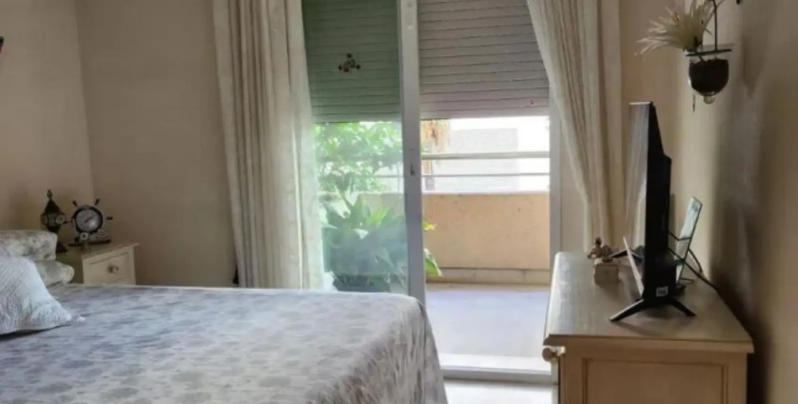 Sale of middle floor apartment in Puerto Banús 16