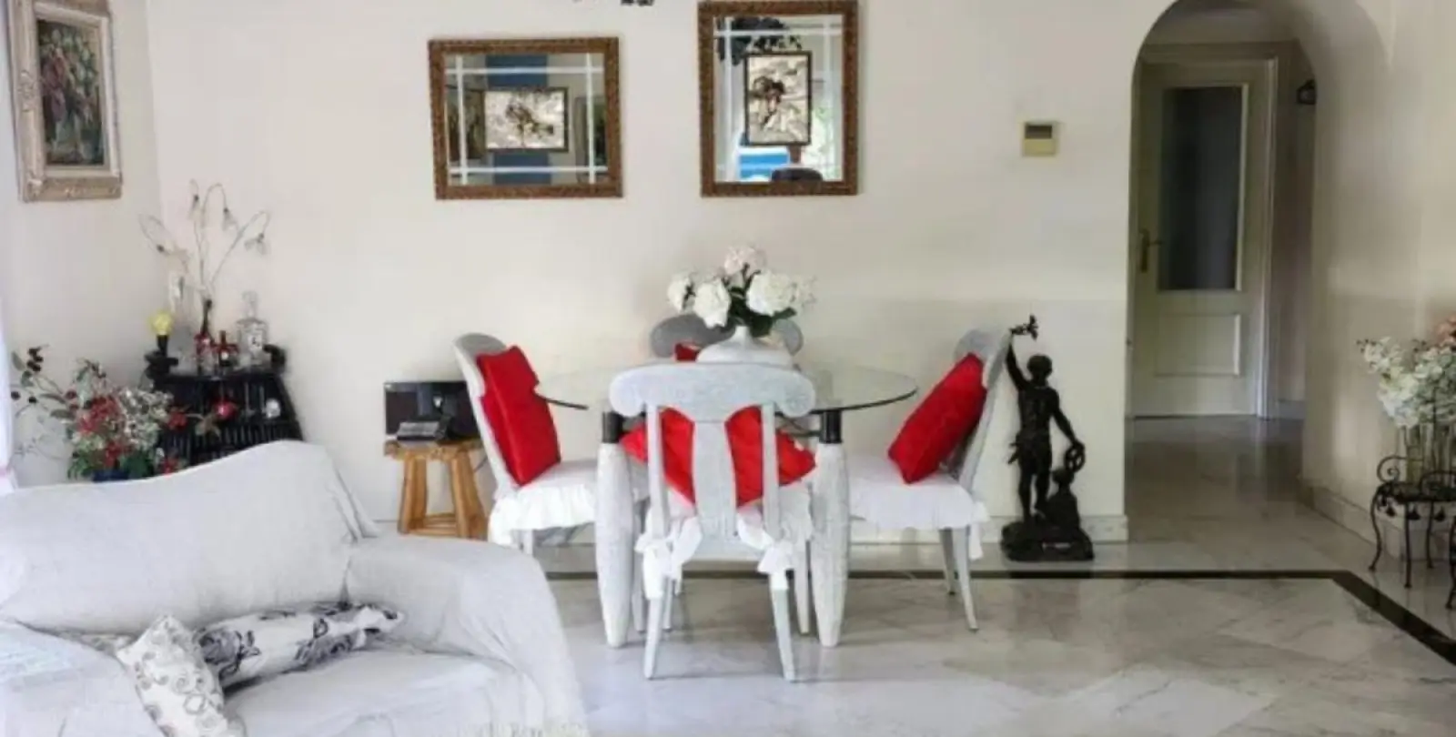 Sale of middle floor apartment in Puerto Banús 19