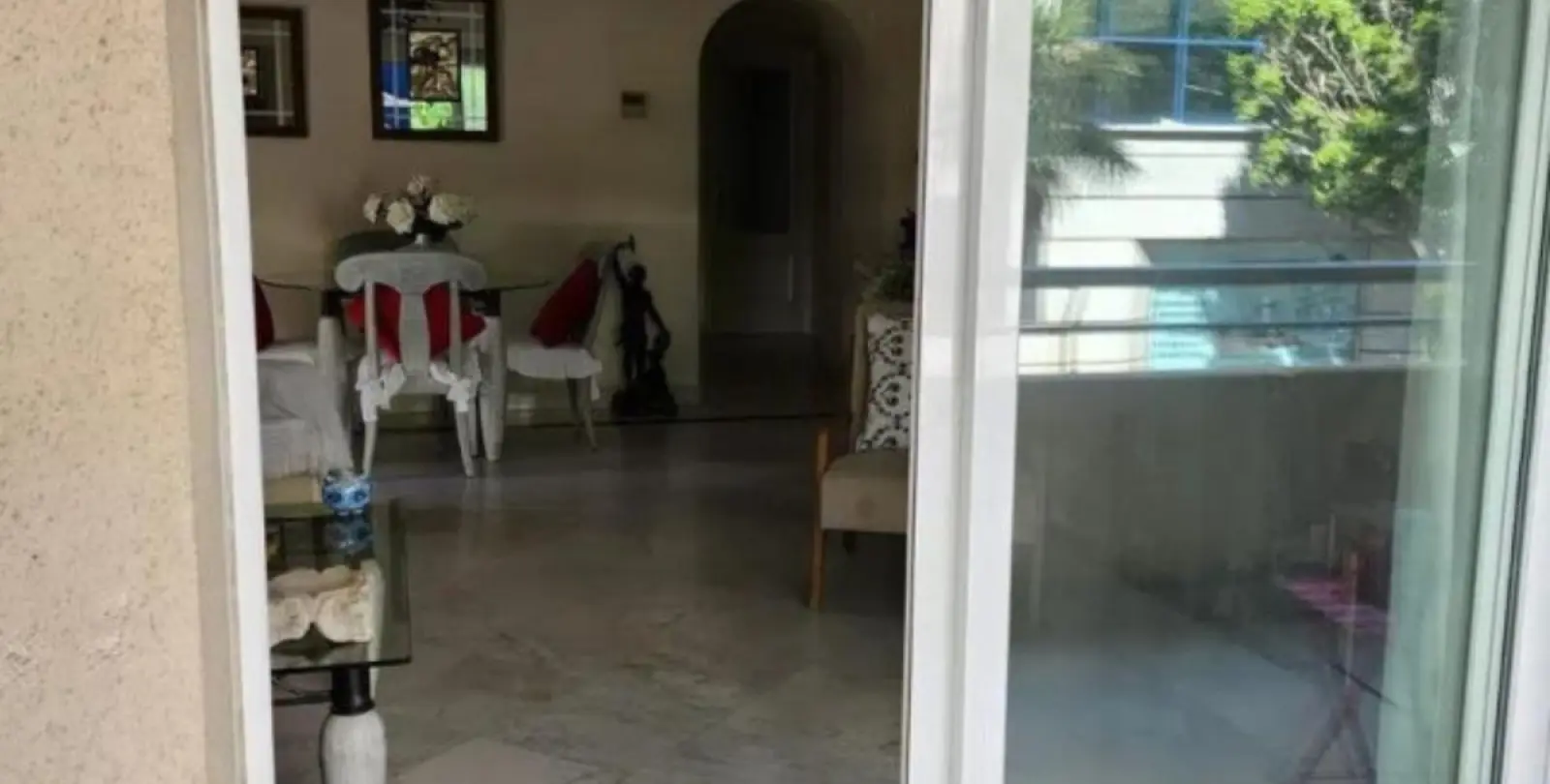 Sale of middle floor apartment in Puerto Banús 21