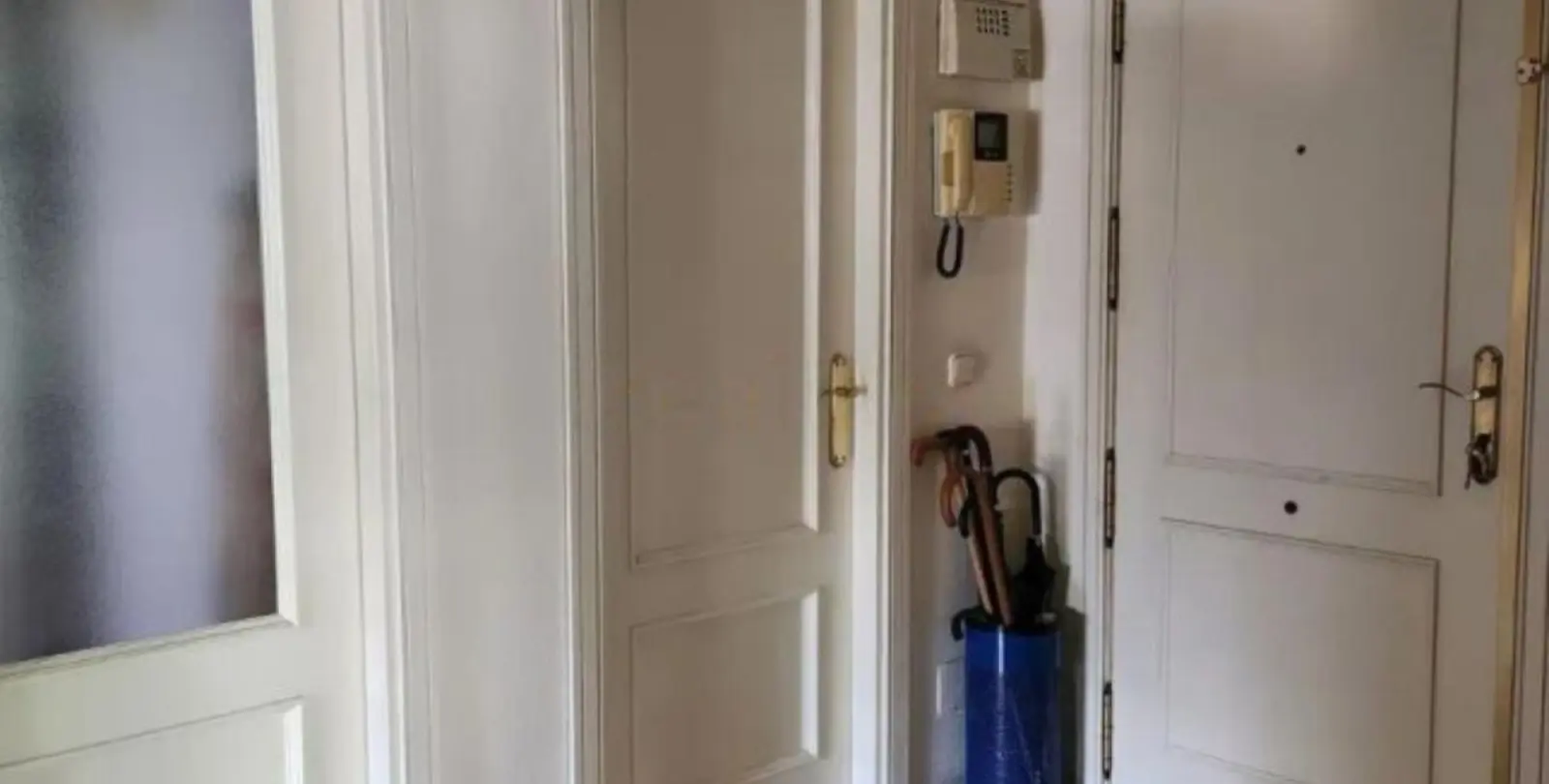 Sale of middle floor apartment in Puerto Banús 23