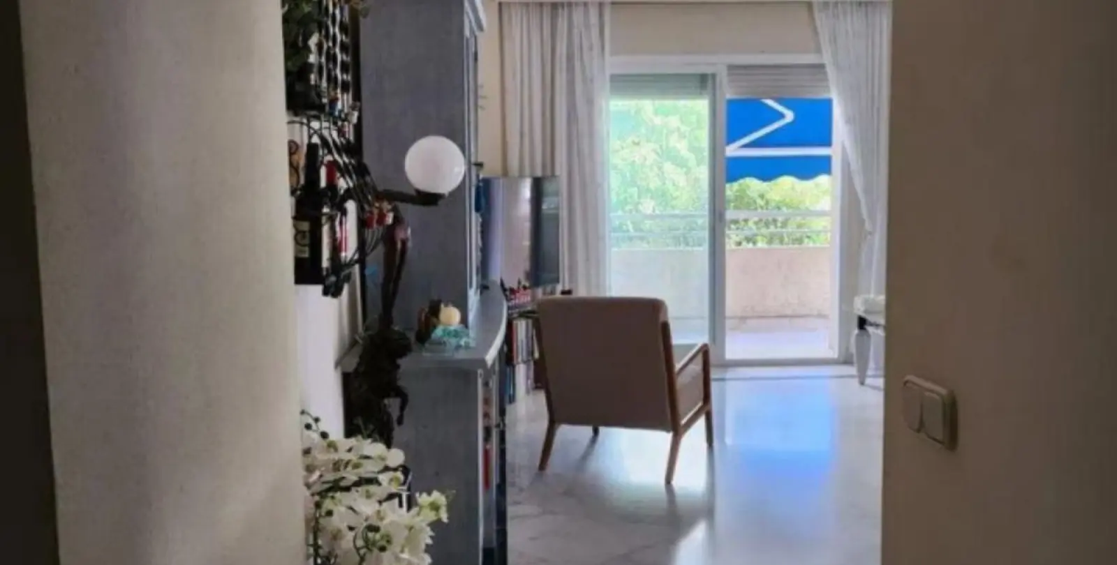 Sale of middle floor apartment in Puerto Banús 27