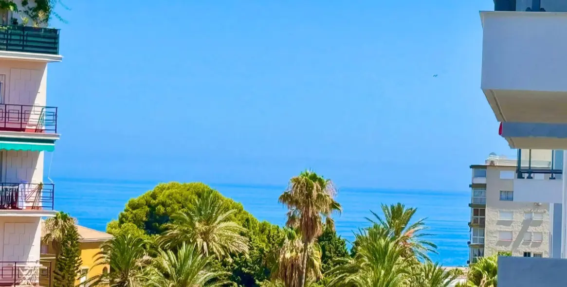 Продажа апартаментов на среднем этаже в Benalmadena Costa 1