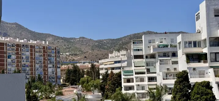 Venta de apartamento en planta media en Benalmadena Costa 4