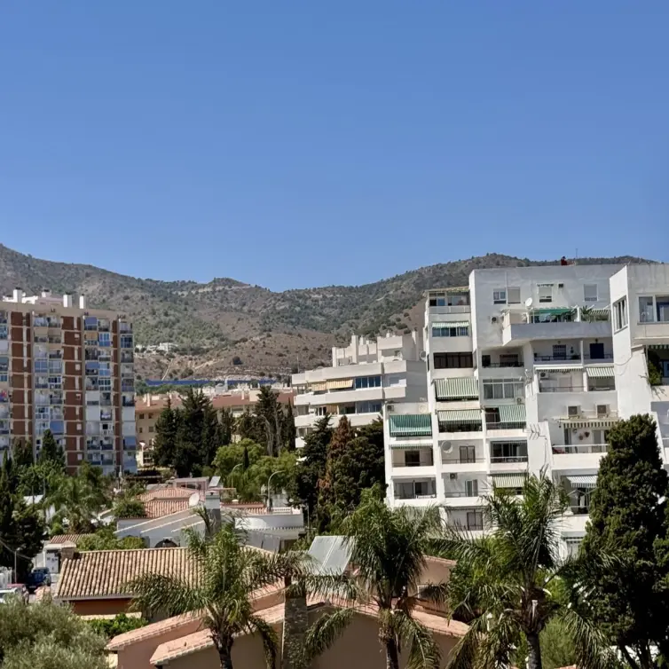 Продажа апартаментов на среднем этаже в Benalmadena Costa