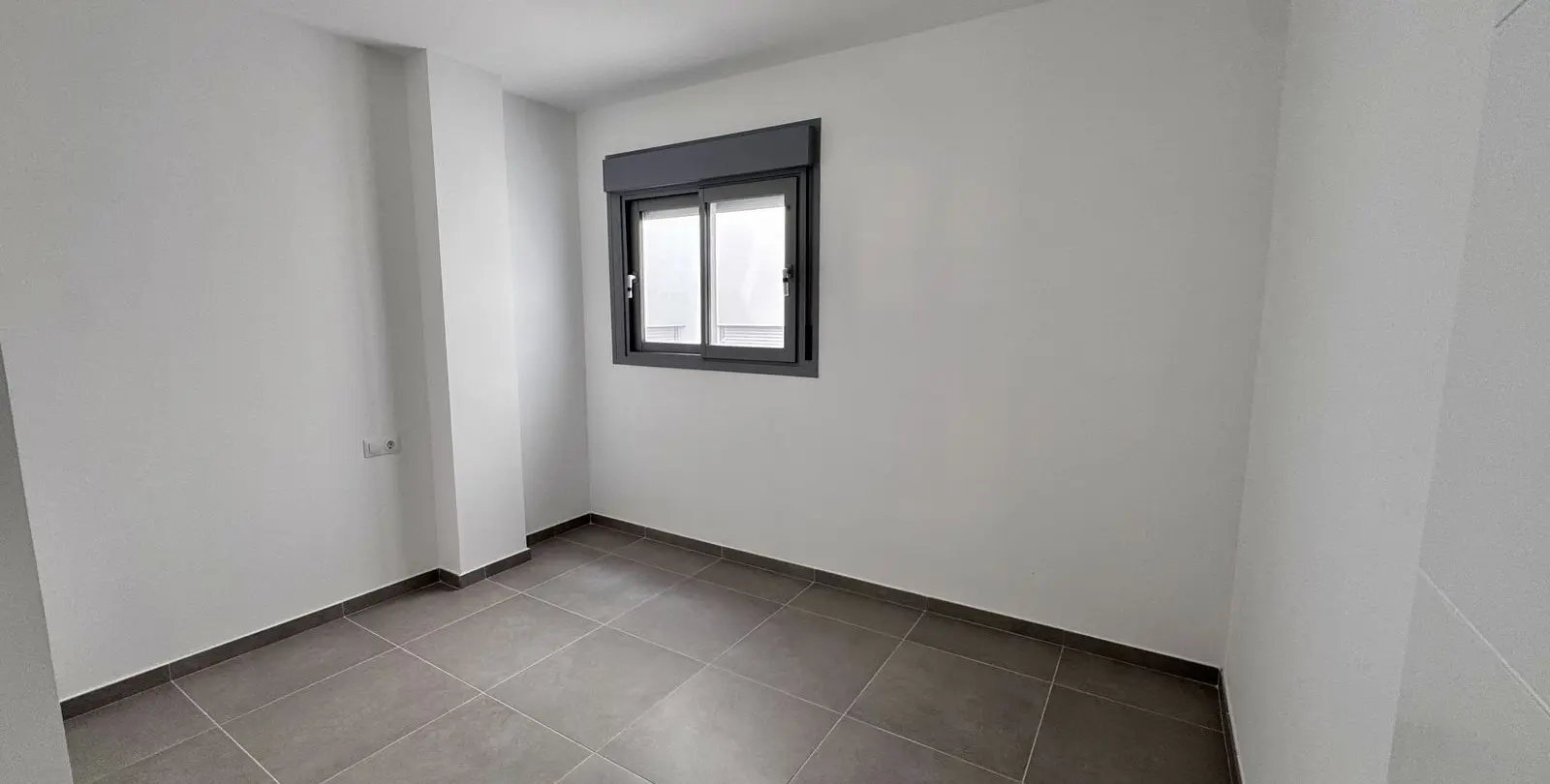 Venta de apartamento en planta media en Benalmadena Costa 33