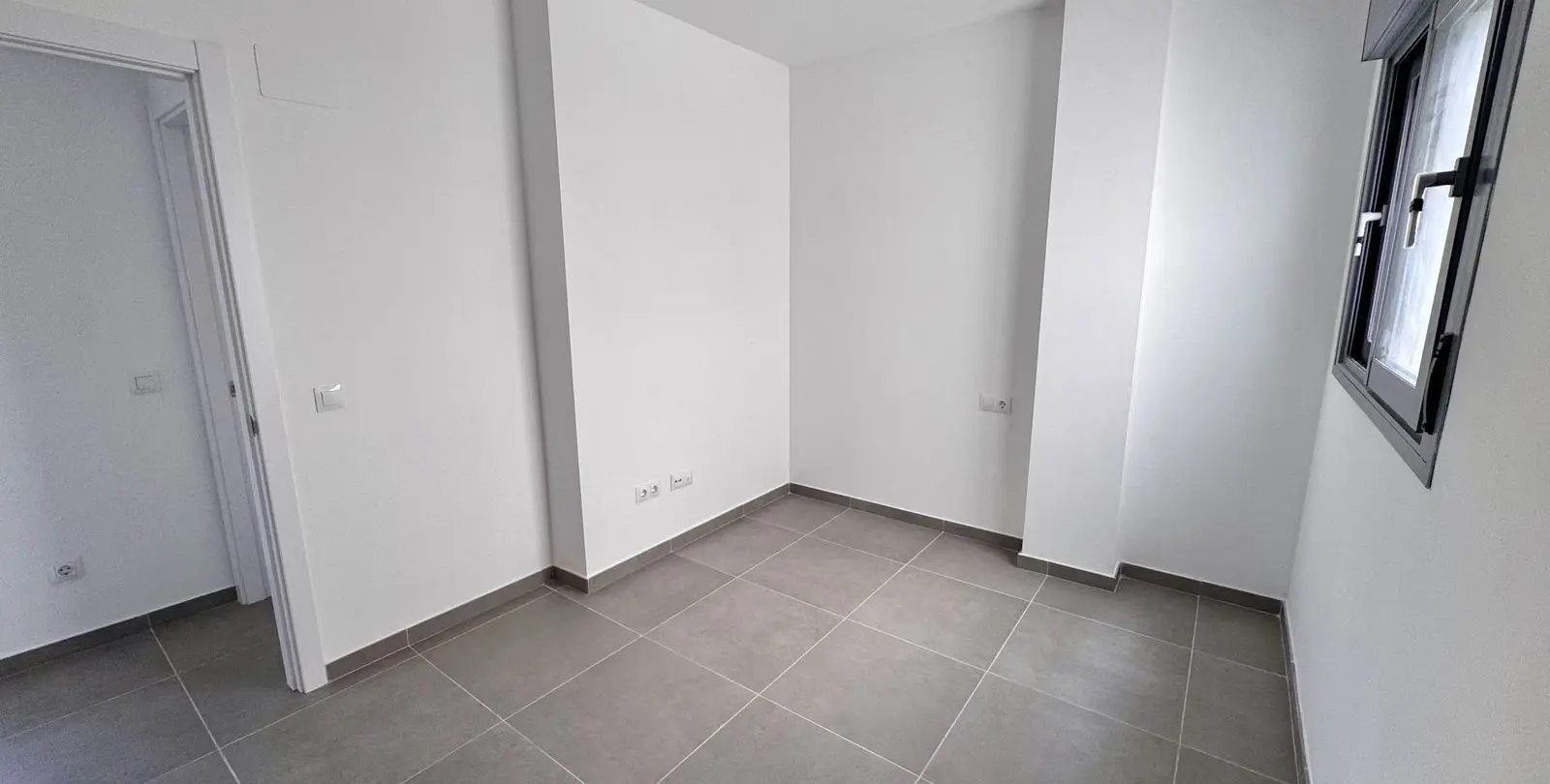 Venta de apartamento en planta media en Benalmadena Costa 34