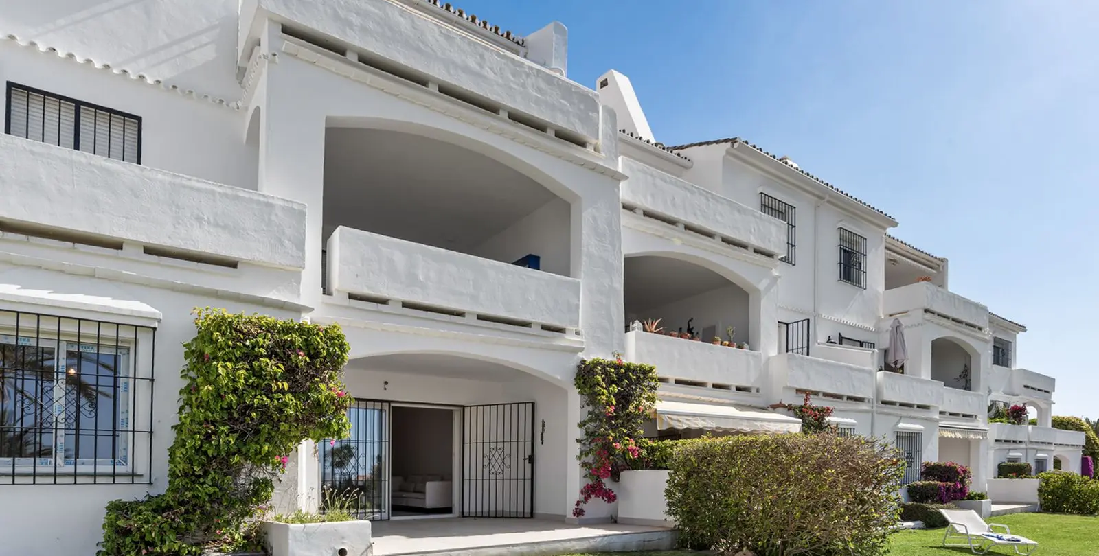 Sale of ground floor apartment in Nueva Andalucía 1
