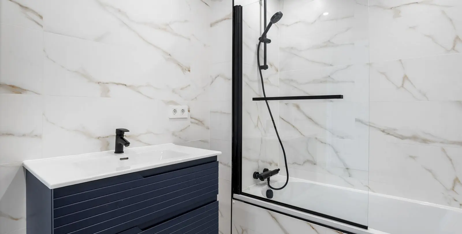 Sale of ground floor apartment in Nueva Andalucía 4