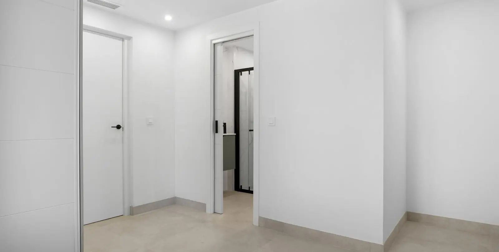 Sale of ground floor apartment in Nueva Andalucía 6