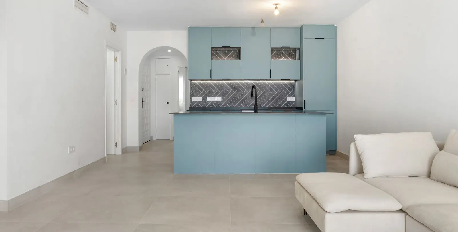 Sale of ground floor apartment in Nueva Andalucía 14