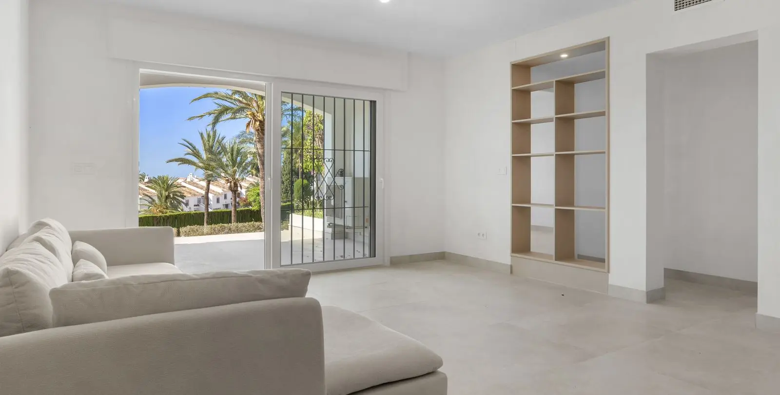 Sale of ground floor apartment in Nueva Andalucía 15