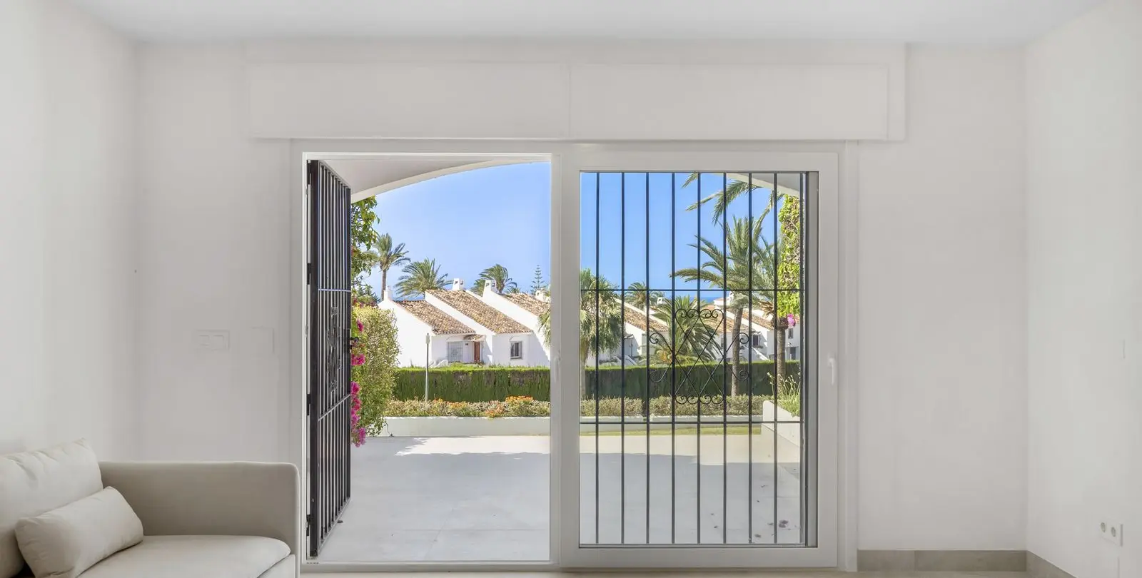 Sale of ground floor apartment in Nueva Andalucía 16