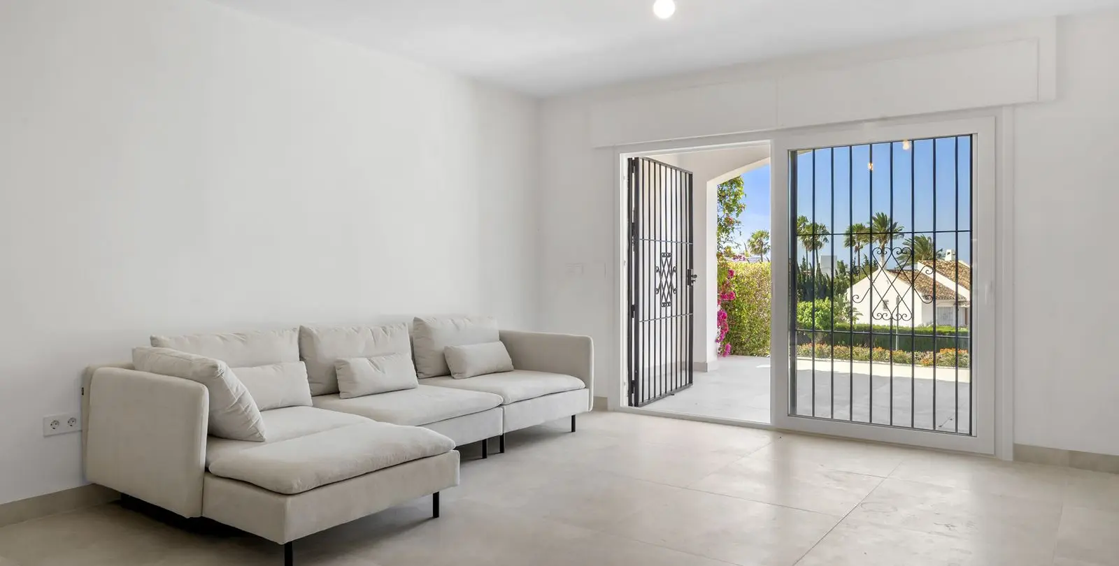 Sale of ground floor apartment in Nueva Andalucía 17