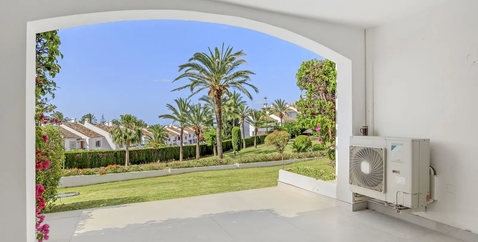 Sale of ground floor apartment in Nueva Andalucía 20