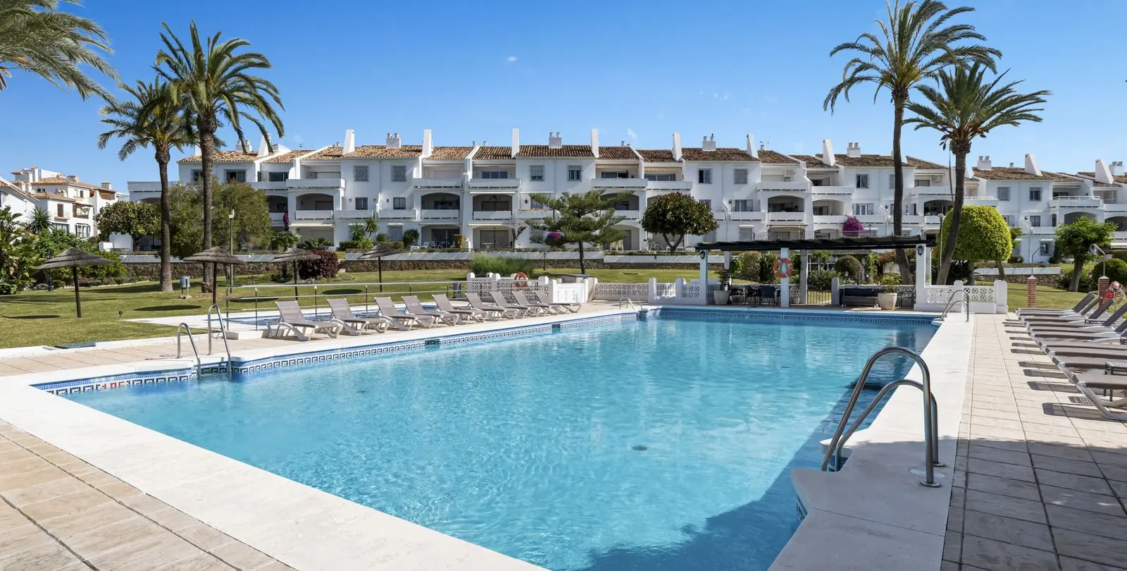 Sale of ground floor apartment in Nueva Andalucía 21