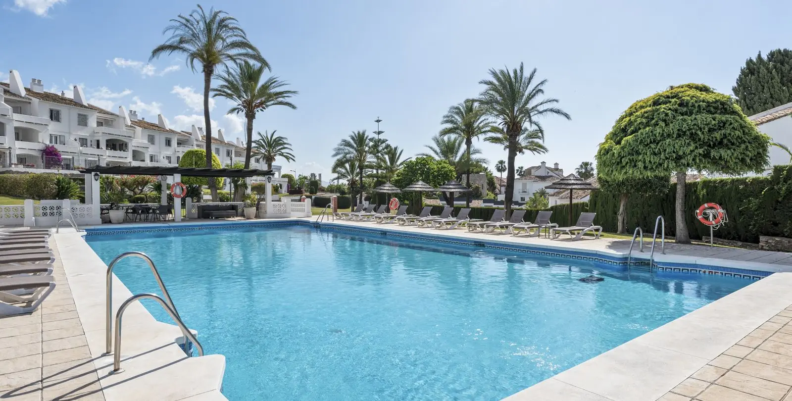 Sale of ground floor apartment in Nueva Andalucía 23