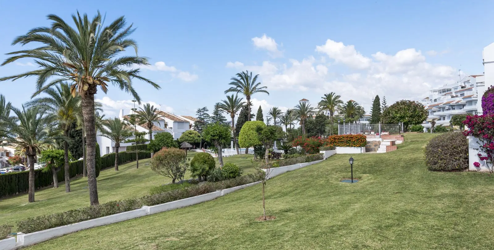 Sale of ground floor apartment in Nueva Andalucía 25