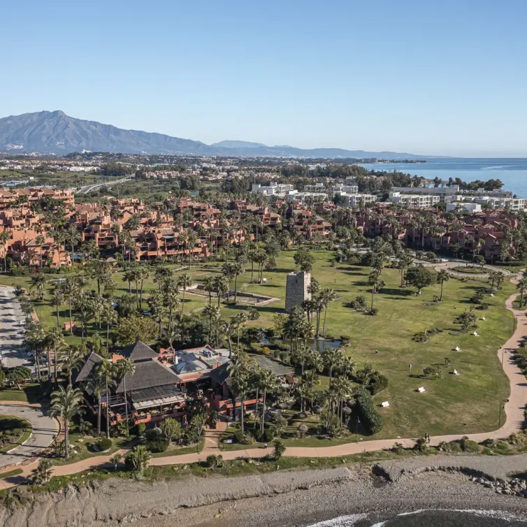 Продажа апартаментов на первом этаже в Estepona