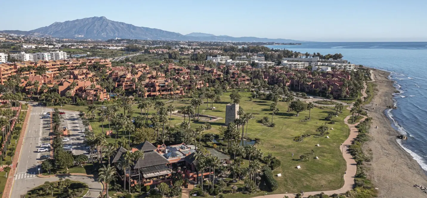 Продажа апартаментов на первом этаже в Estepona 0