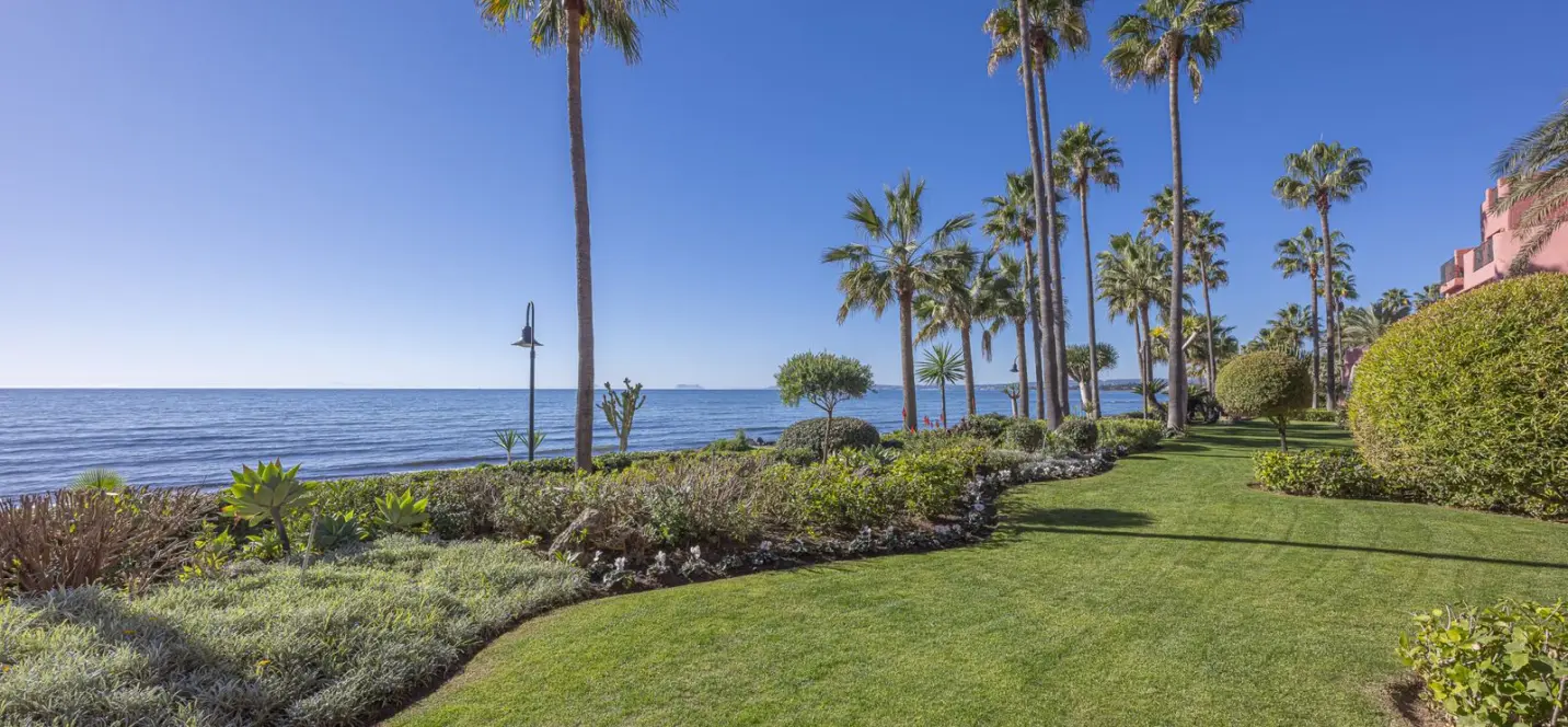 Продажа апартаментов на первом этаже в Estepona 1