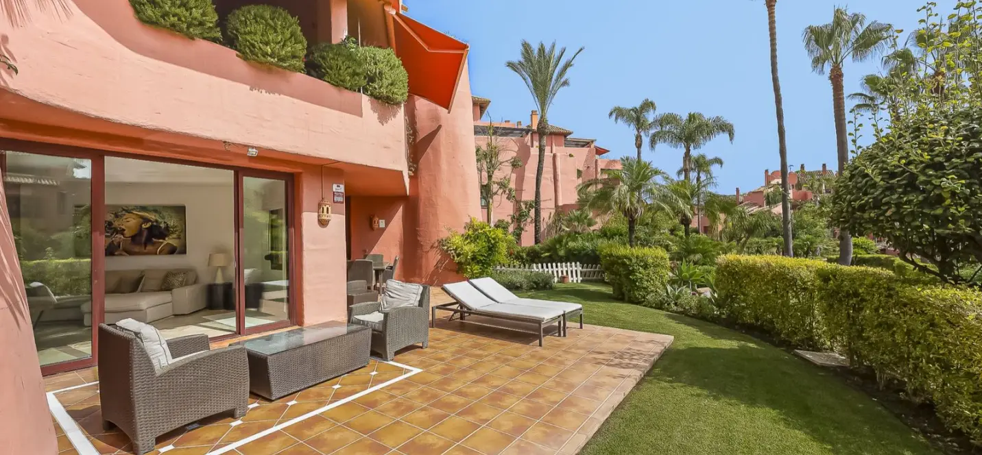 Продажа апартаментов на первом этаже в Estepona 2