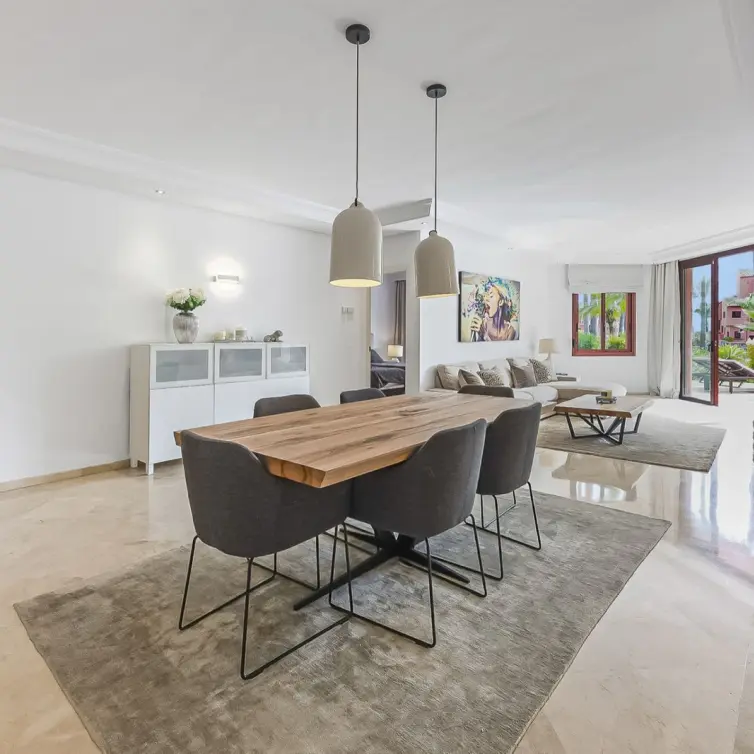 Продажа апартаментов на первом этаже в Estepona