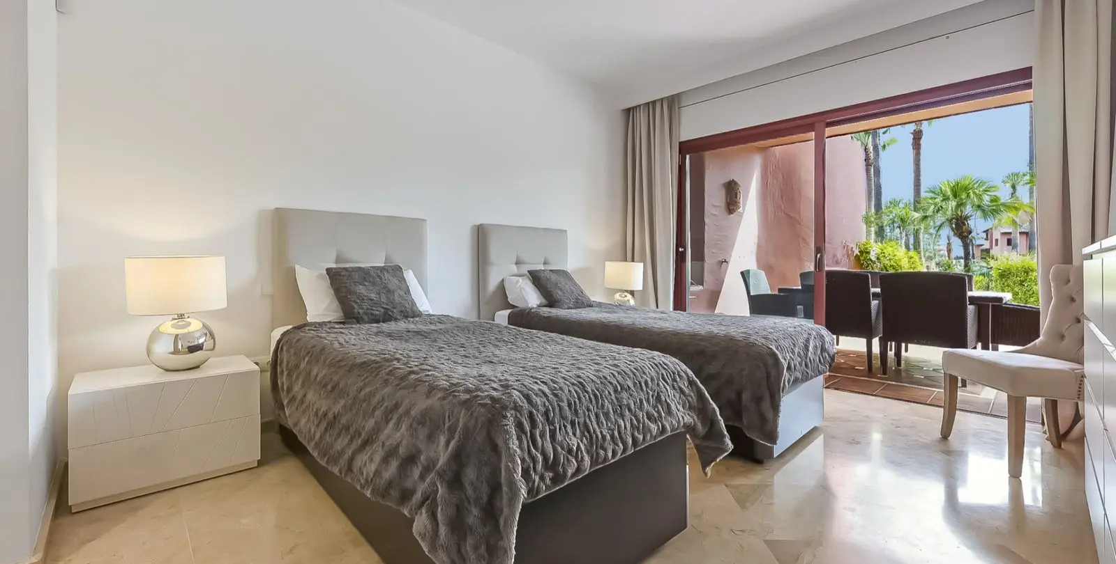 Продажа апартаментов на первом этаже в Estepona 13