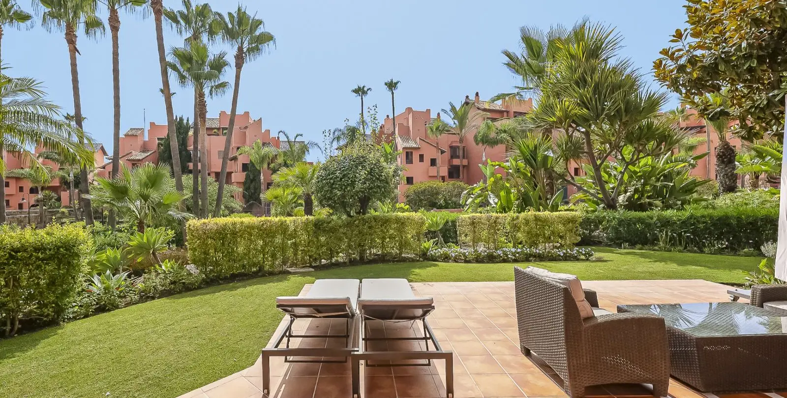 Продажа апартаментов на первом этаже в Estepona 18