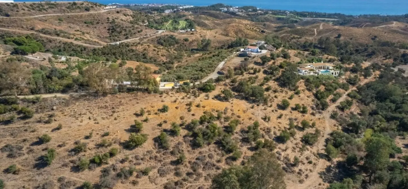 Sale of residential plot in Cerros del Aguila 1