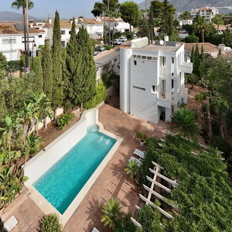 Продажа  отдельно стоящей виллы в Campo Mijas