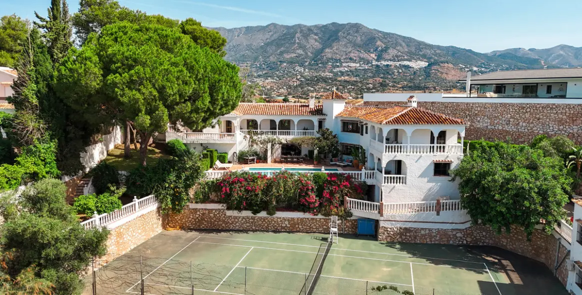 Venta de villa independiente en Sierrezuela 1