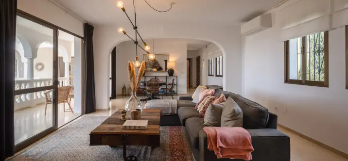 Venta de villa independiente en Sierrezuela 1