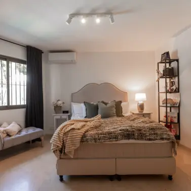 Venta de villa independiente en Sierrezuela
