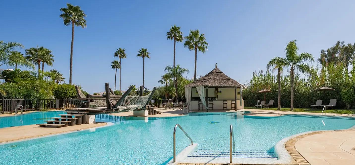Venta de apartamento en planta baja en Estepona 0